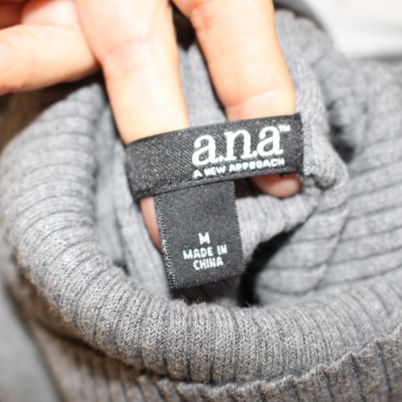 a.n.a A New Approach, long sleeve gray ribbed turtleneck sweater-top Medium - Picture 5 of 7